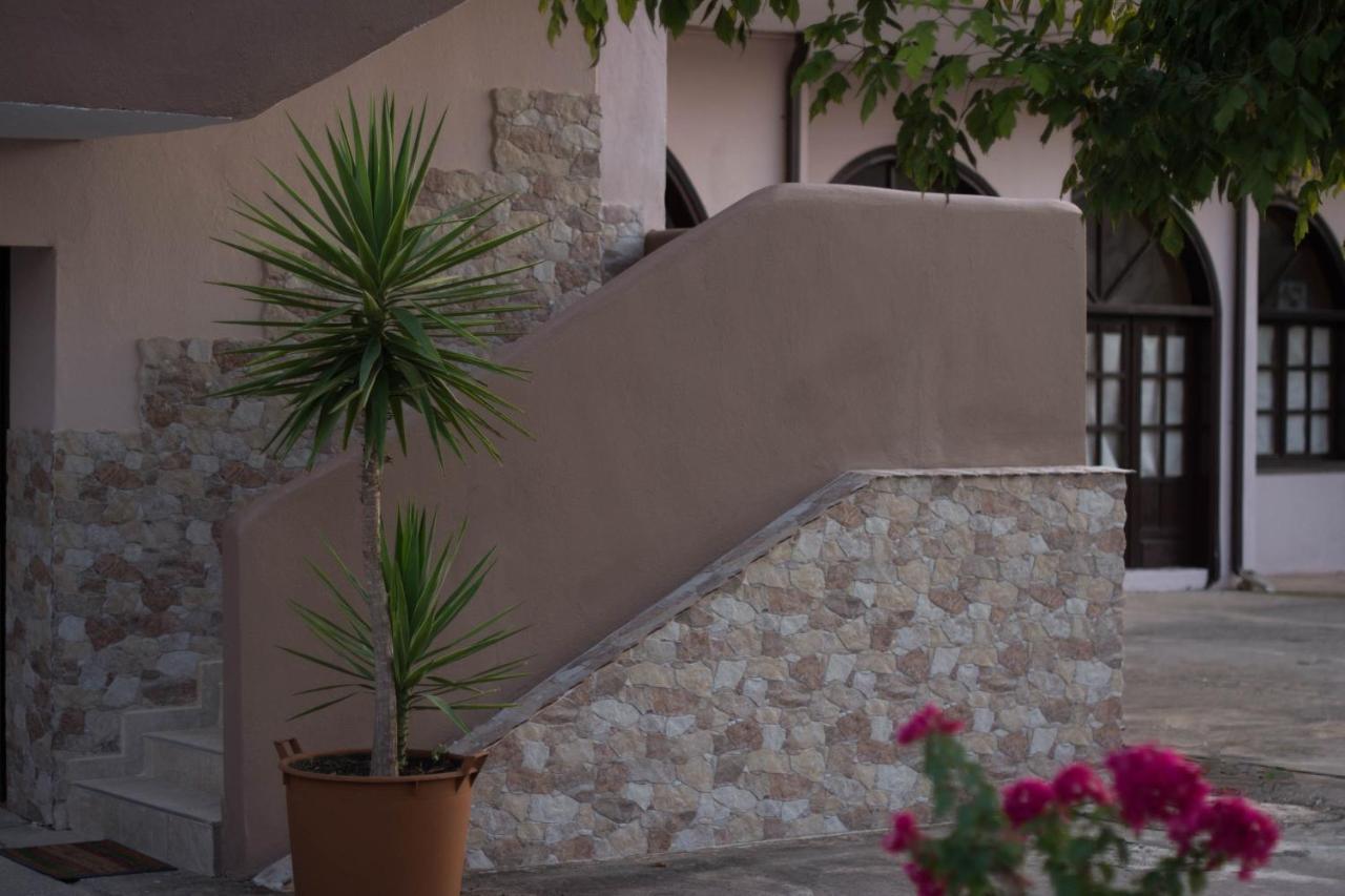 Palm Tree Apartments Psakoudia Exterior foto