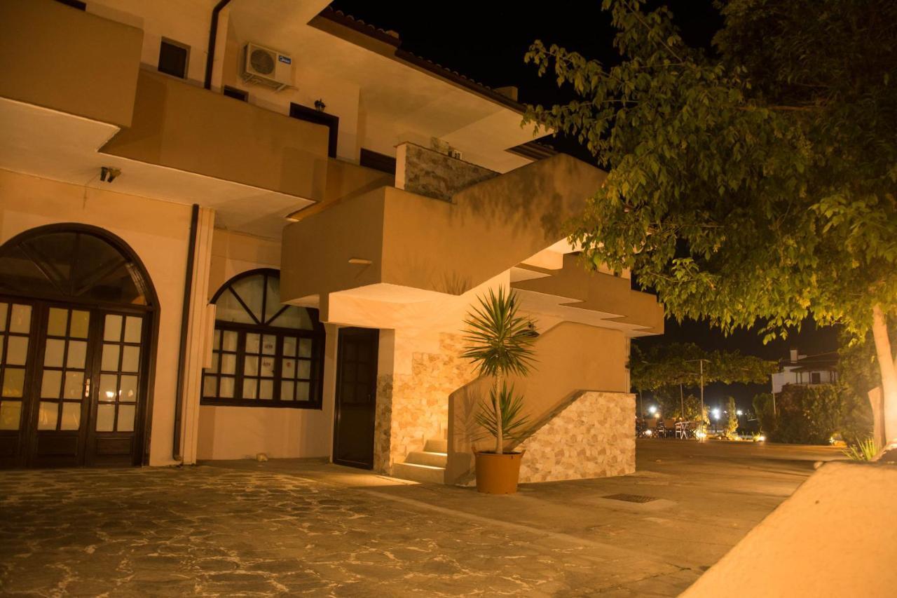 Palm Tree Apartments Psakoudia Exterior foto
